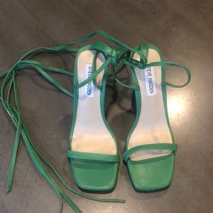 Ladies dress sandals, green, size 7.5